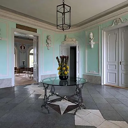 Schloss 5*
